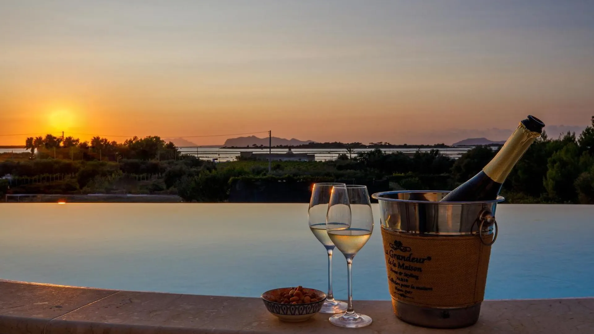 Villa Salicornia - Piscina, Jacuzzi E Vista Isole Marsala 0*,  Italy