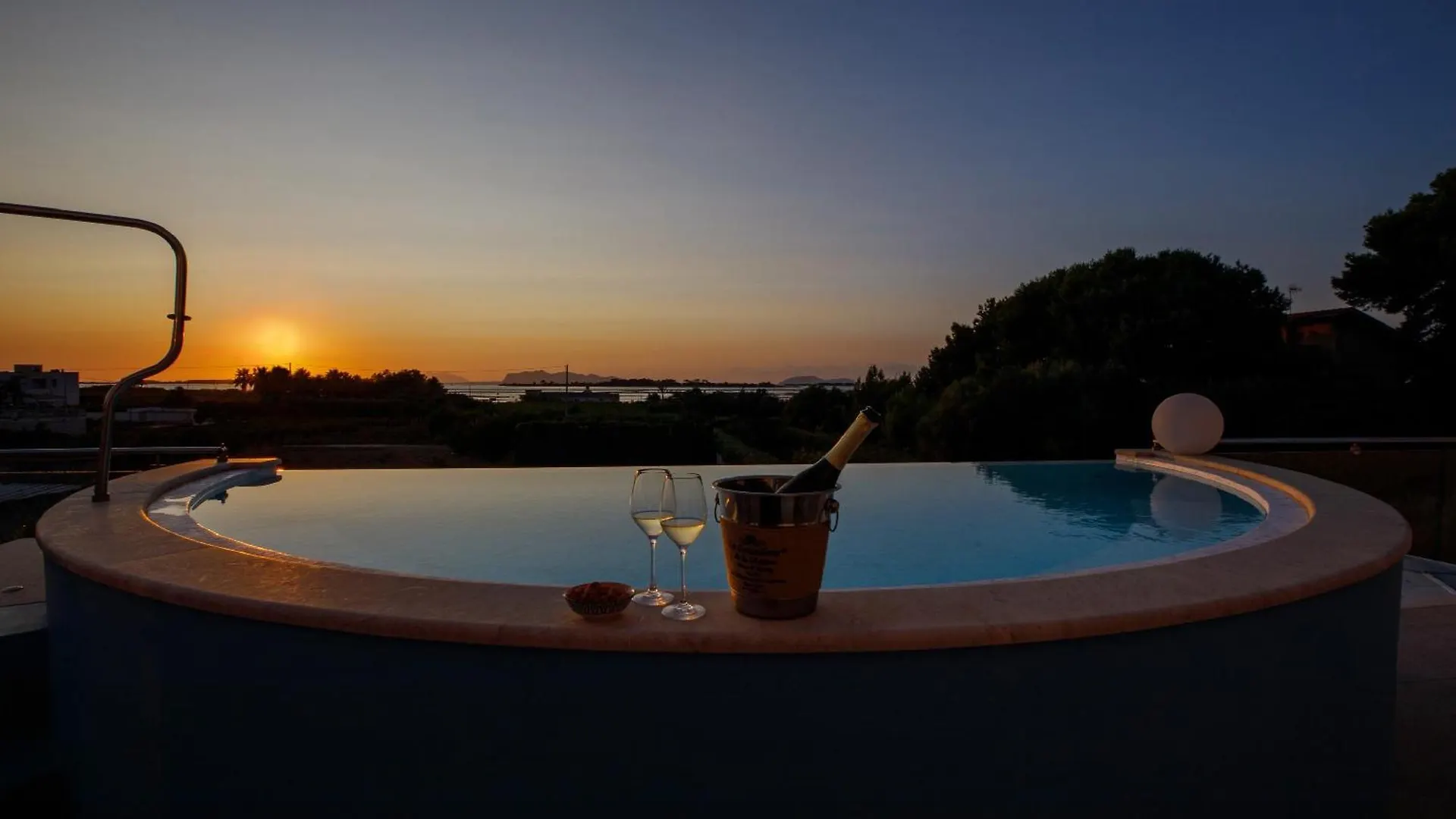 Villa Salicornia - Piscina, Jacuzzi E Vista Isole Marsala Italy